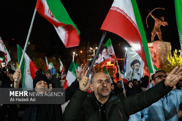 اجتماع حمایت از رزمندگان در مقابله با دشمن آمریکایی - صهیونی