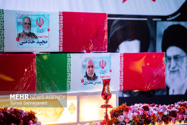 مراسم وداع با پیکر مطهر سردار رشید اسلام سرلشکر شهید مجید خادمی