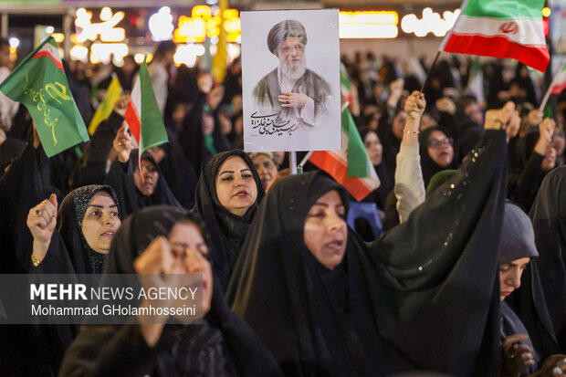 People in Bushehr mourn for martyrdom of Leader after 40 days
