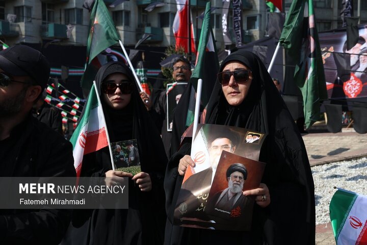 لحظات ابتدایی مراسم اربعین شهادت رهبر انقلاب با حضور مردم از زاویه دوربین عکاسان خبرگزاری مهر