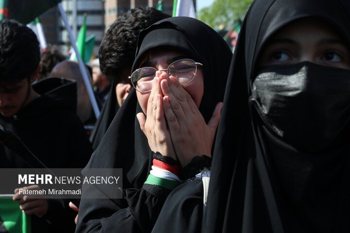 لحظات ابتدایی مراسم اربعین شهادت رهبر انقلاب با حضور مردم از زاویه دوربین عکاسان خبرگزاری مهر