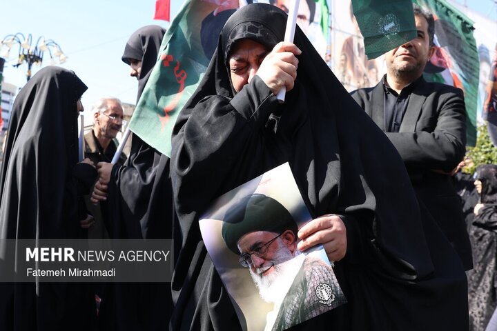 لحظات ابتدایی مراسم اربعین شهادت رهبر انقلاب با حضور مردم از زاویه دوربین عکاسان خبرگزاری مهر