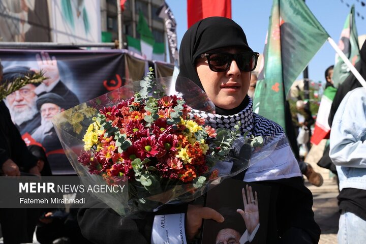 لحظات ابتدایی مراسم اربعین شهادت رهبر انقلاب با حضور مردم از زاویه دوربین عکاسان خبرگزاری مهر