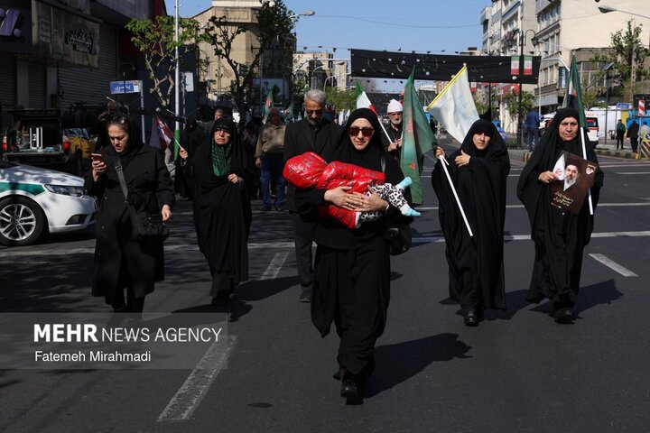 لحظات ابتدایی مراسم اربعین شهادت رهبر انقلاب با حضور مردم از زاویه دوربین عکاسان خبرگزاری مهر