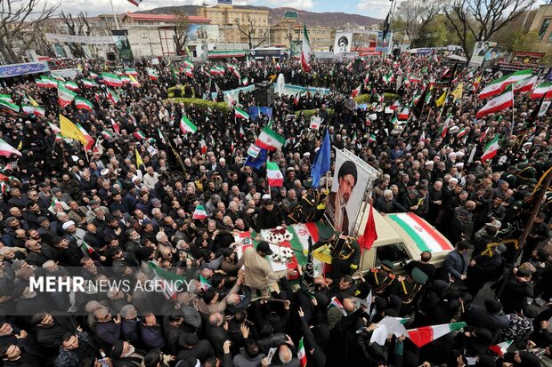 Tebriz'de Şehit Hamaney için düzenlenen anma merasiminden görüntüler