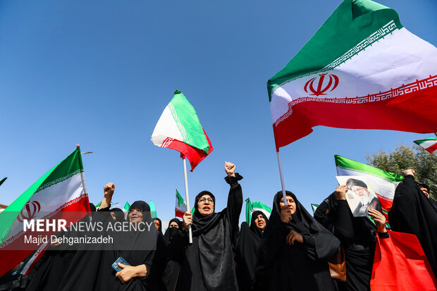 کاروان پیاده روی بیعت بانوان در یزد