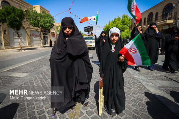 کاروان پیاده روی بیعت بانوان در یزد