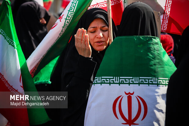 کاروان پیاده روی بیعت بانوان در یزد