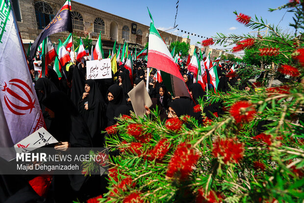 کاروان پیاده روی بیعت بانوان در یزد