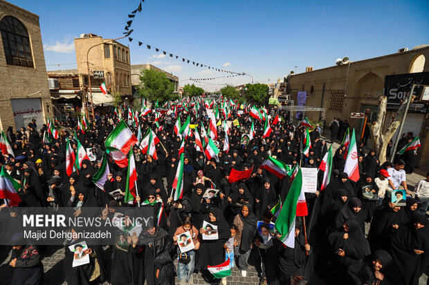 کاروان پیاده روی بیعت بانوان در یزد