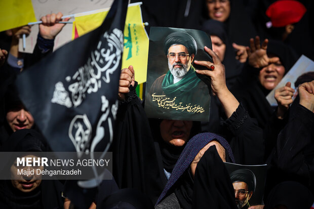 کاروان پیاده روی بیعت بانوان در یزد