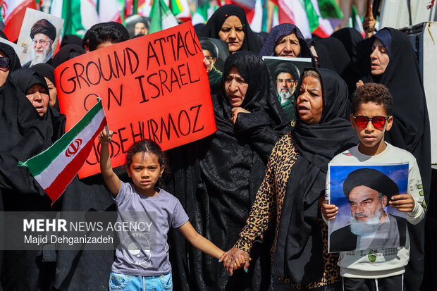 کاروان پیاده روی بیعت بانوان در یزد