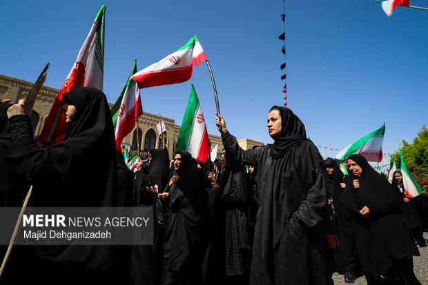 کاروان پیاده روی بیعت بانوان در یزد