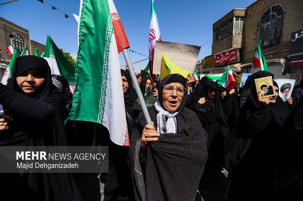 کاروان پیاده روی بیعت بانوان در یزد