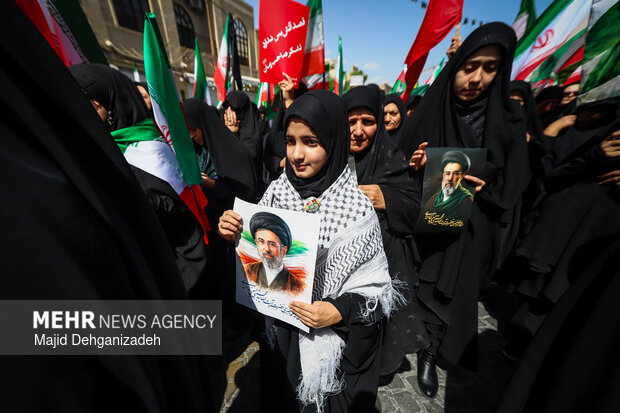 کاروان پیاده روی بیعت بانوان در یزد