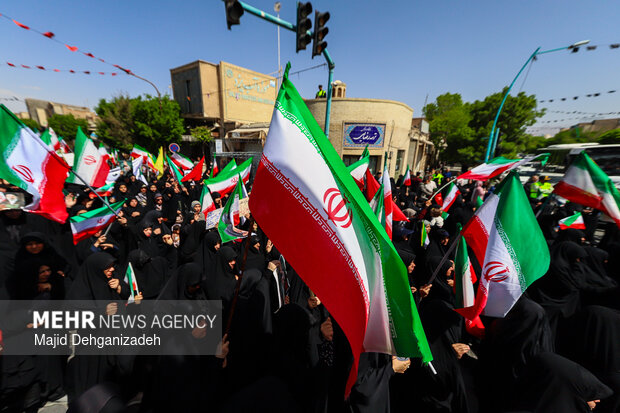 کاروان پیاده روی بیعت بانوان در یزد