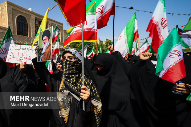 کاروان پیاده روی بیعت بانوان در یزد