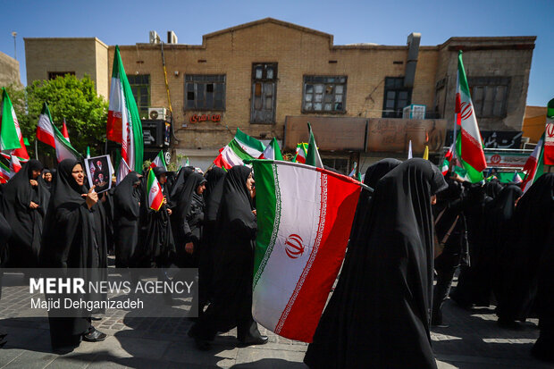 کاروان پیاده روی بیعت بانوان در یزد