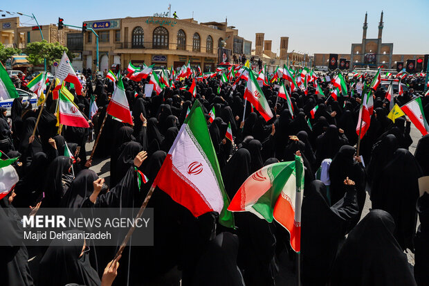 کاروان پیاده روی بیعت بانوان در یزد