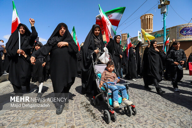 کاروان پیاده روی بیعت بانوان در یزد