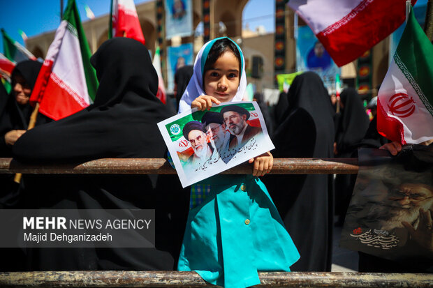 کاروان پیاده روی بیعت بانوان در یزد