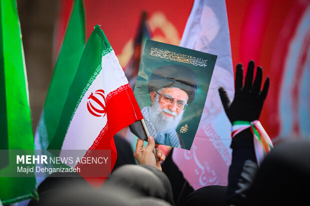 کاروان پیاده روی بیعت بانوان در یزد