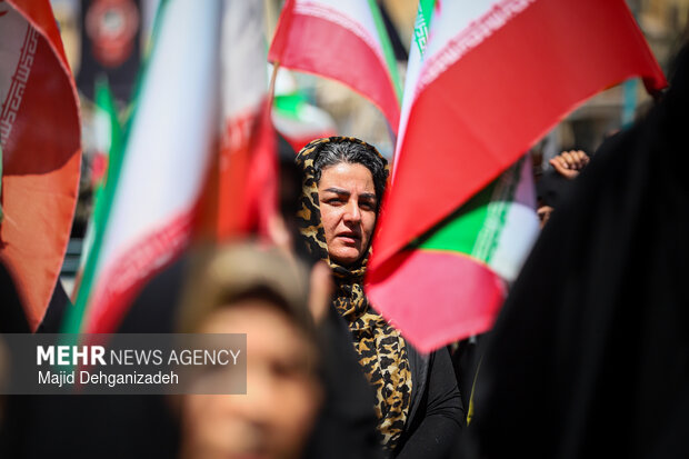 کاروان پیاده روی بیعت بانوان در یزد