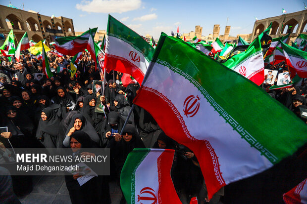 کاروان پیاده روی بیعت بانوان در یزد