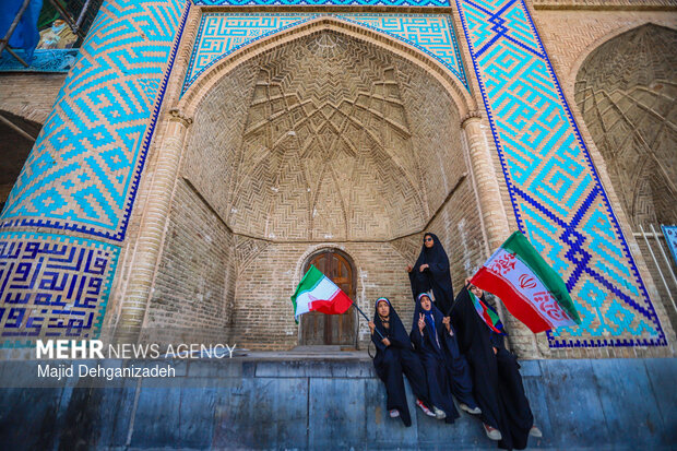 کاروان پیاده روی بیعت بانوان در یزد