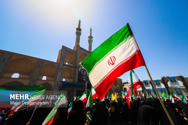 کاروان پیاده روی بیعت بانوان در یزد