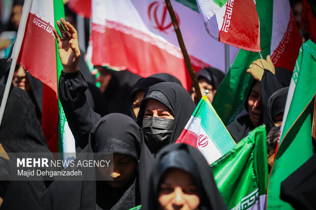 کاروان پیاده روی بیعت بانوان در یزد