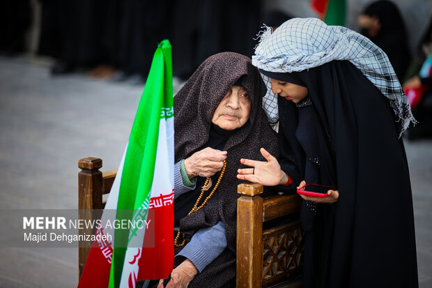 کاروان پیاده روی بیعت بانوان در یزد