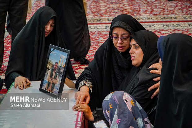 وداع با شهید خادمی در حرم شاهچراغ(ع)
