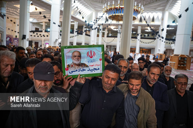 وداع با شهید خادمی در حرم شاهچراغ(ع)