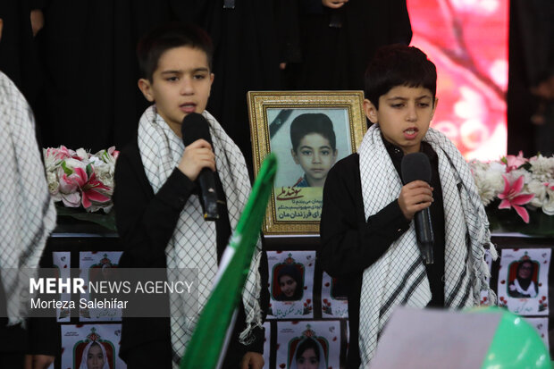 مراسم چهلم شهدای دانش‌آموز میناب در شهرکرد