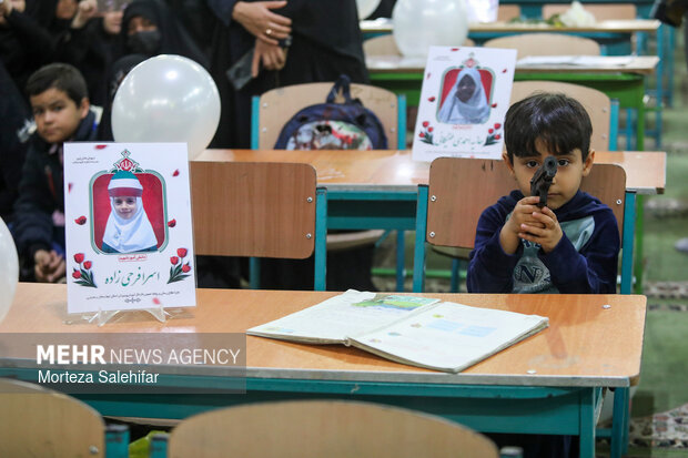 مراسم چهلم شهدای دانش‌آموز میناب در شهرکرد