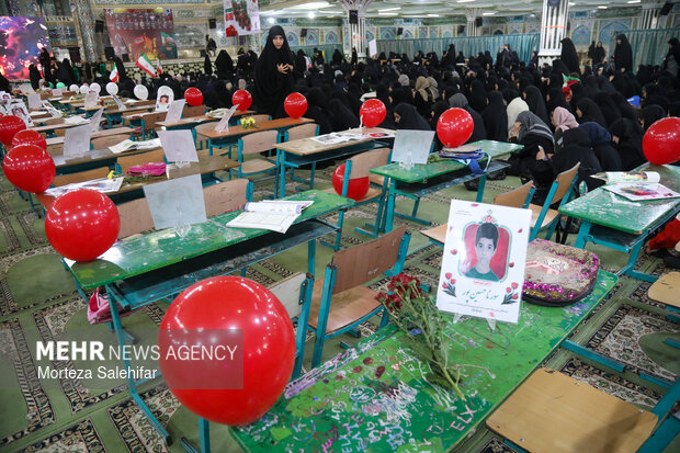 مراسم چهلم شهدای دانش‌آموز میناب در شهرکرد