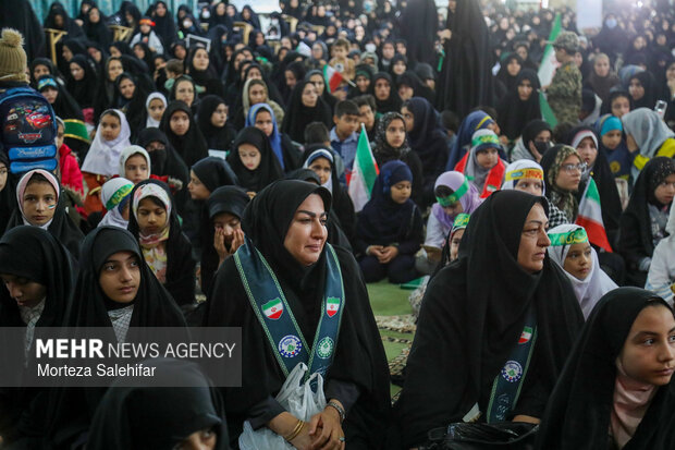 مراسم چهلم شهدای دانش‌آموز میناب در شهرکرد