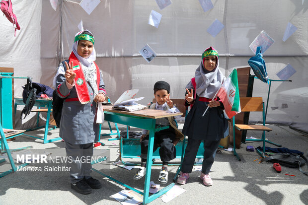 مراسم چهلم شهدای دانش‌آموز میناب در شهرکرد