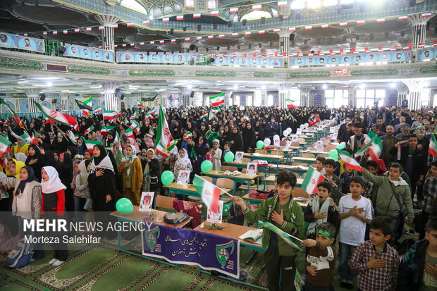 مراسم چهلم شهدای دانش‌آموز میناب در شهرکرد