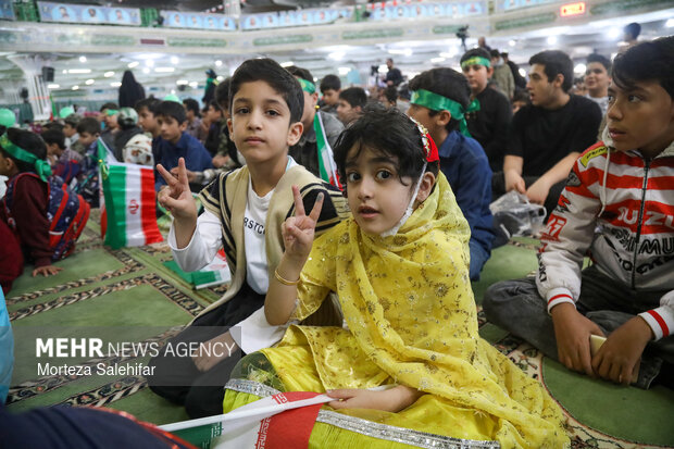 مراسم چهلم شهدای دانش‌آموز میناب در شهرکرد