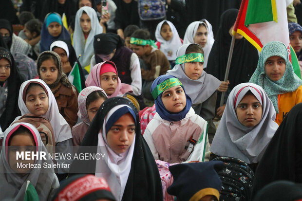 مراسم چهلم شهدای دانش‌آموز میناب در شهرکرد