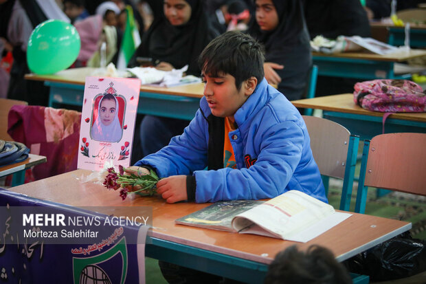 مراسم چهلم شهدای دانش‌آموز میناب در شهرکرد