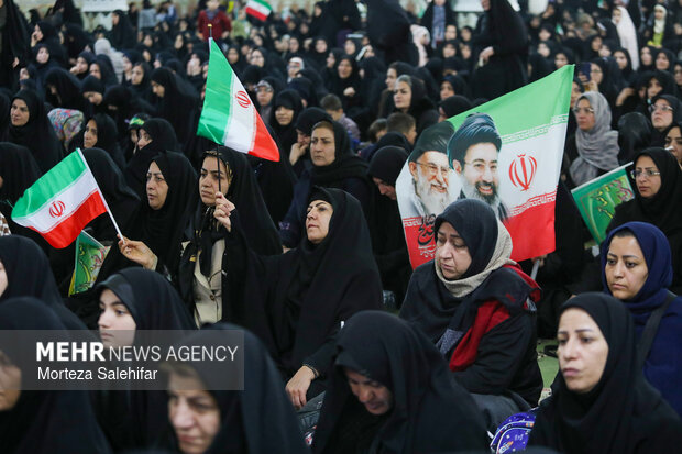 مراسم چهلم شهدای دانش‌آموز میناب در شهرکرد