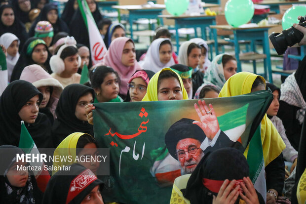 مراسم چهلم شهدای دانش‌آموز میناب در شهرکرد