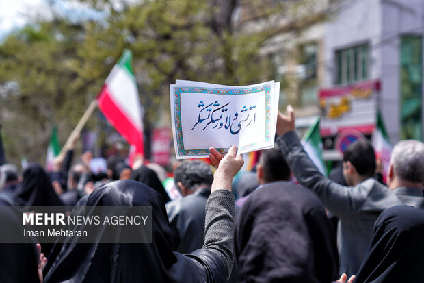 شکوه حضور حماسی مردم کرمانشاه در اربعین رهبر شهید