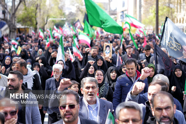 شکوه حضور حماسی مردم کرمانشاه در اربعین رهبر شهید