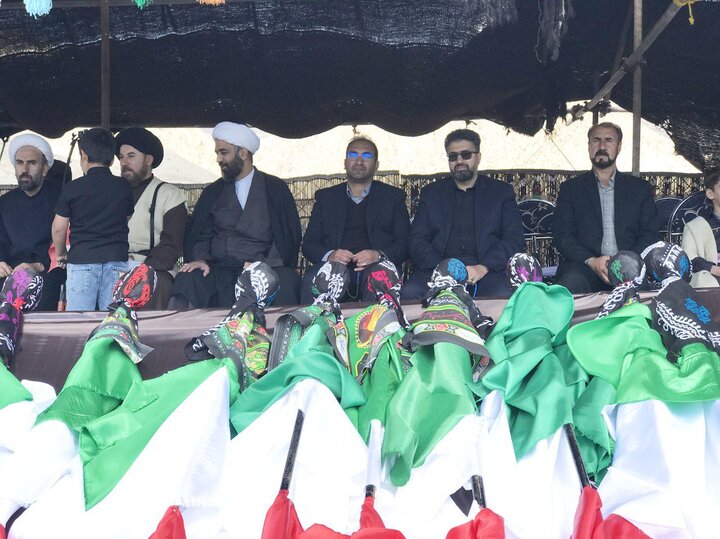 آیین باشکوه «چَمَر و چوپی» در چله رهبر شهید در ملکشاهی برگزار شد