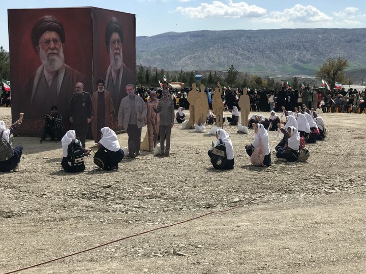 آیین باشکوه «چَمَر و چوپی» در چله رهبر شهید در ملکشاهی برگزار شد