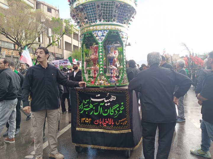 دمام زنی در خیابان امام رضا(ع) مشهد همزمان با اربعین رهبر شهید